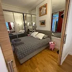 2 Bedroom With Spacious Terrace Minutes From Champs Elysees