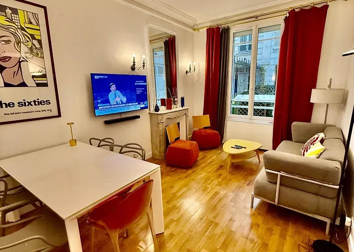 2 Bedroom With Spacious Terrace Minutes From Champs Elysees