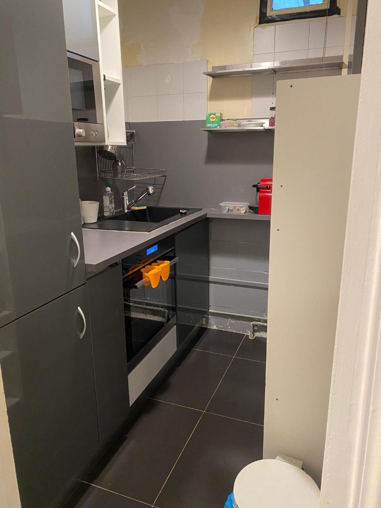 2 Bedroom With Spacious Terrace Minutes From Champs Elysees Parijs