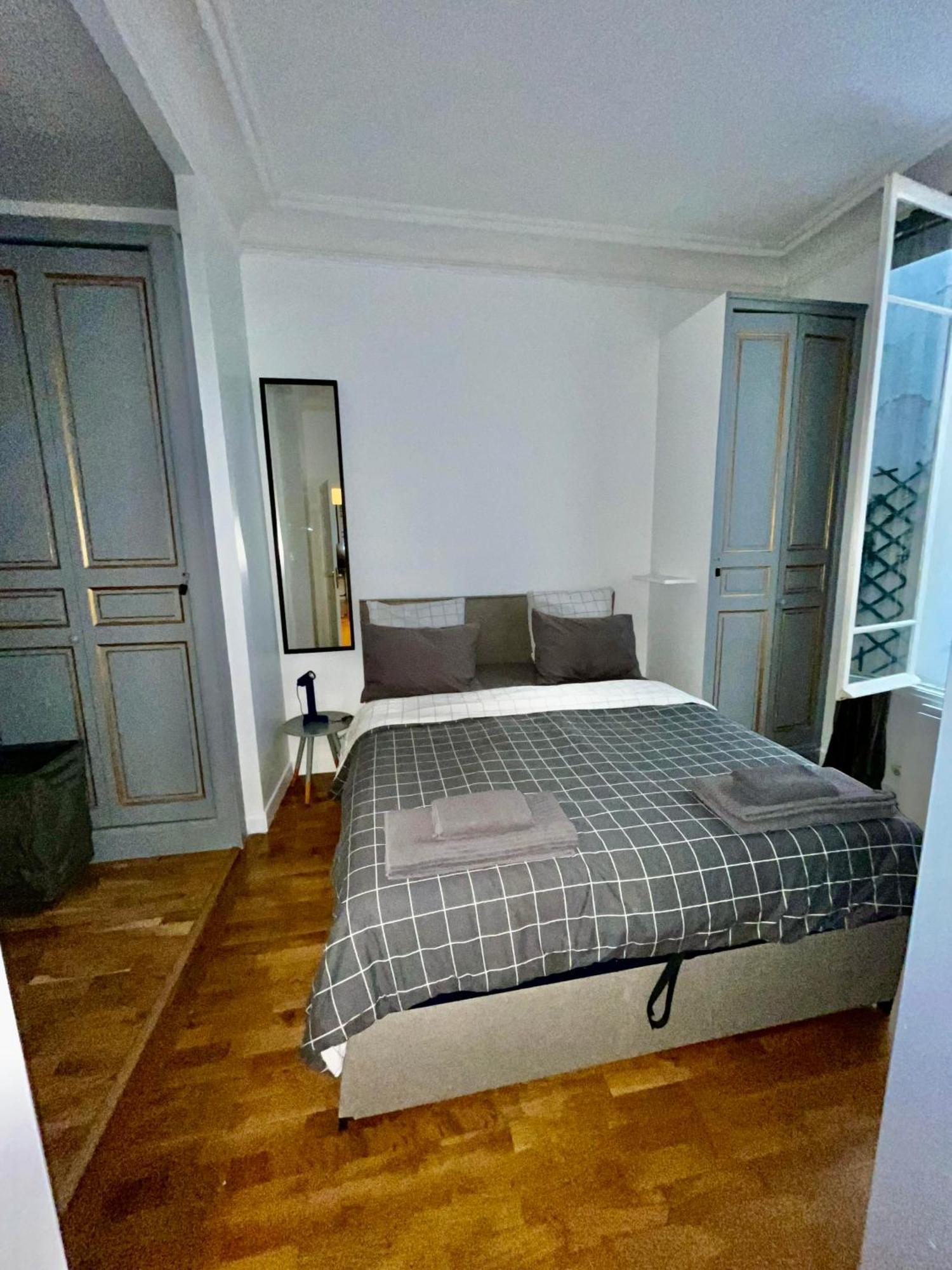 Appartement 2 Bedroom With Spacious Terrace Minutes From Champs Elysees